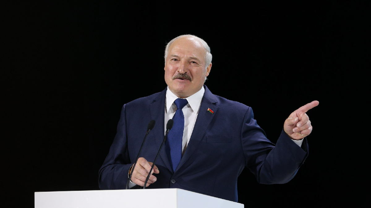 Росія пропрацьовує авіасполучення Білорусі з окупованим Кримом - Лукашенко